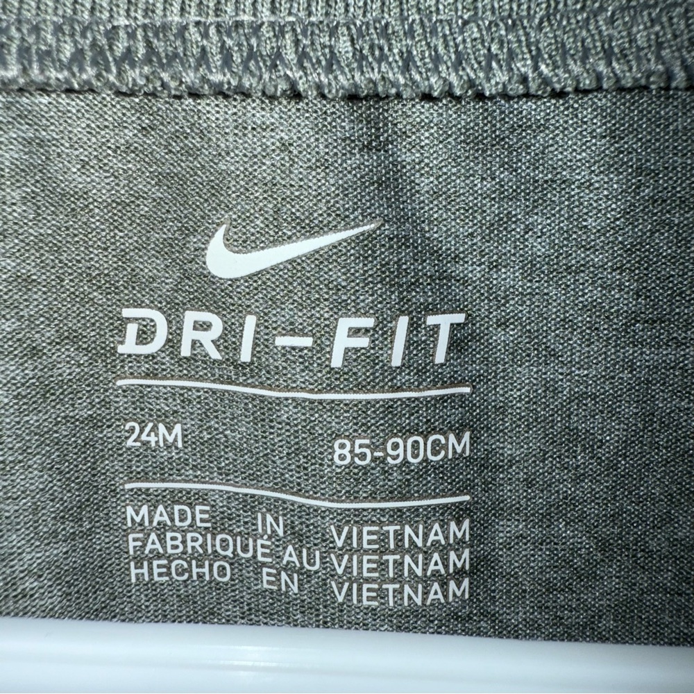 Nike Gray and Red Short Sleeve Tee with Sporty Graphic - Picture 4 of 5